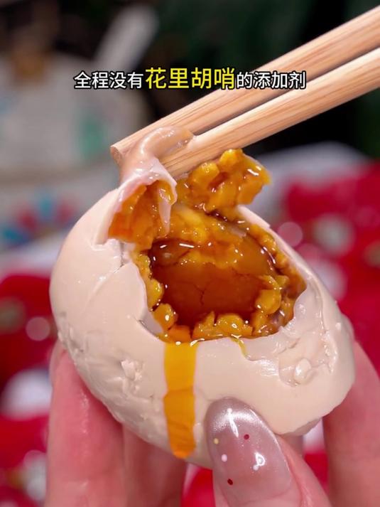 富得流油!咸鸭蛋蛋黄超沙,筷子一戳直冒油!