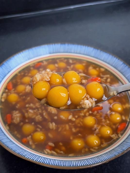 天气转凉,做一碗酒酿南瓜糯米小圆子当早餐吧,又香又甜真好吃