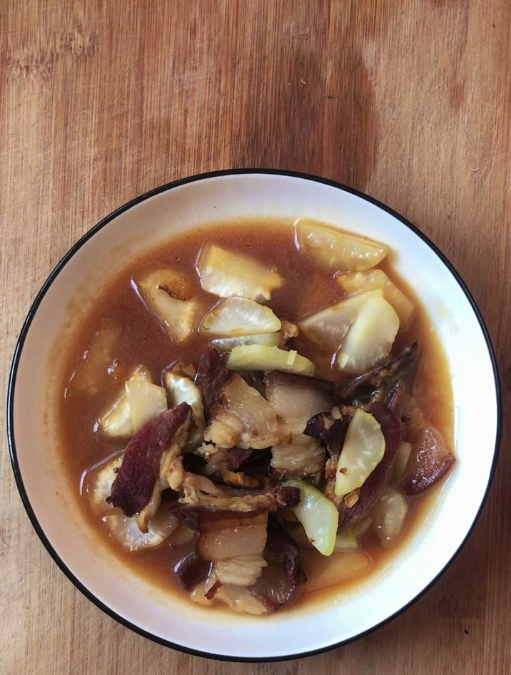 腊肉的家常做法,分享一道腊肉炒大头菜