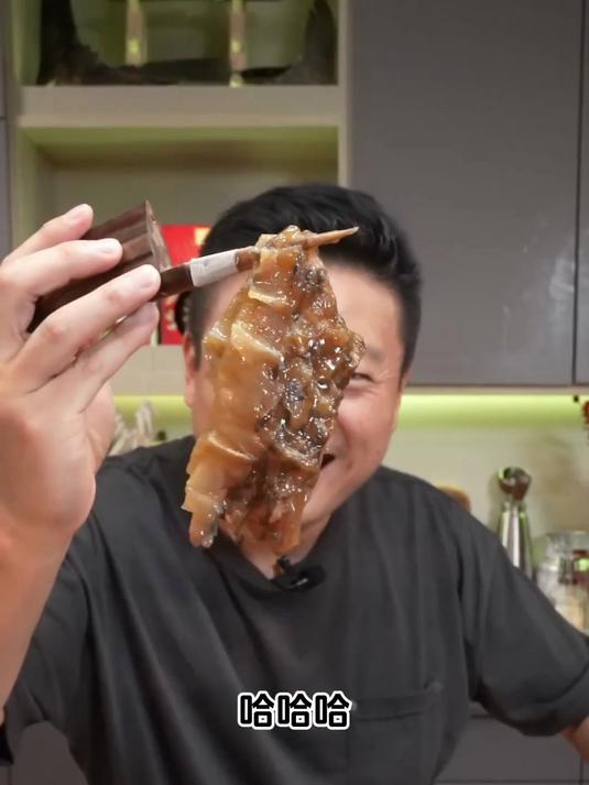 满汉全席最贵的菜,巨型龙趸鱼皮制作的昆仑鲍甫,尝尝味道如何!