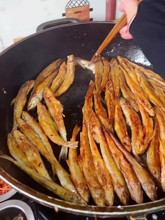 煎香酥小黄鱼