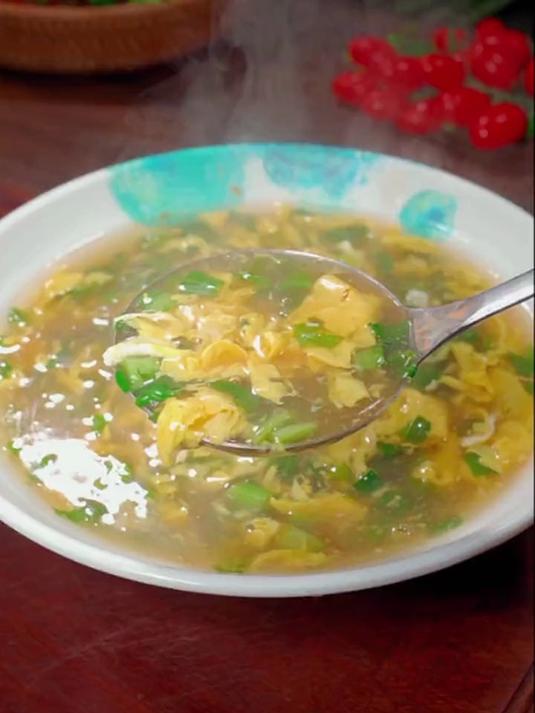 酸辣汤的家常做法，酸酸辣辣的，做法非常简单