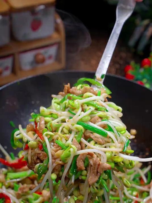 豆芽炒肉是一道非常简单又好吃的家常菜