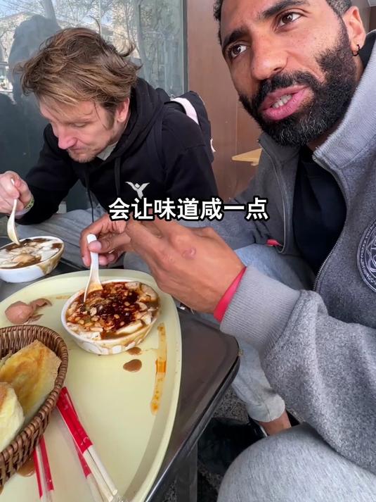 打卡网友推荐的“胡辣汤三巨头”