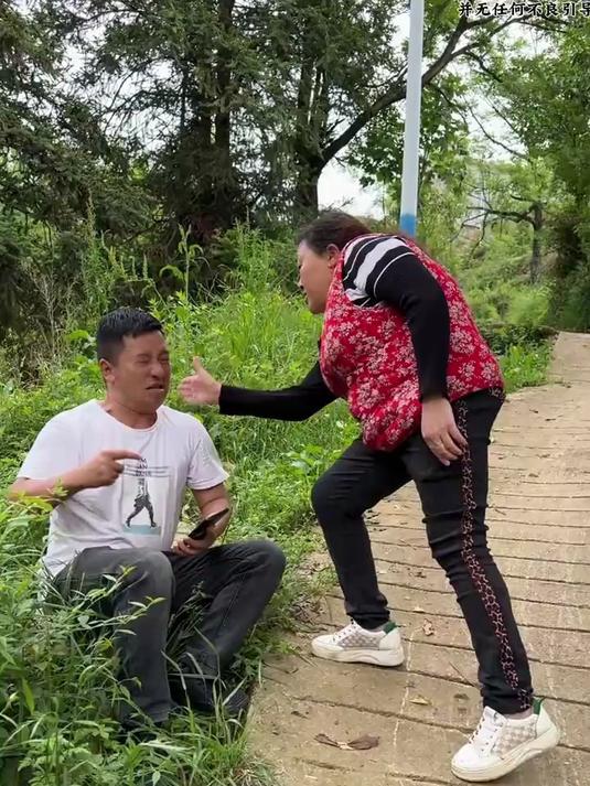 搞笑视频,哼还说我长得丑