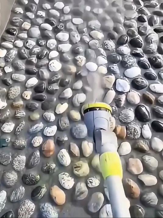 庭院这样铺鹅卵石效果不错哦