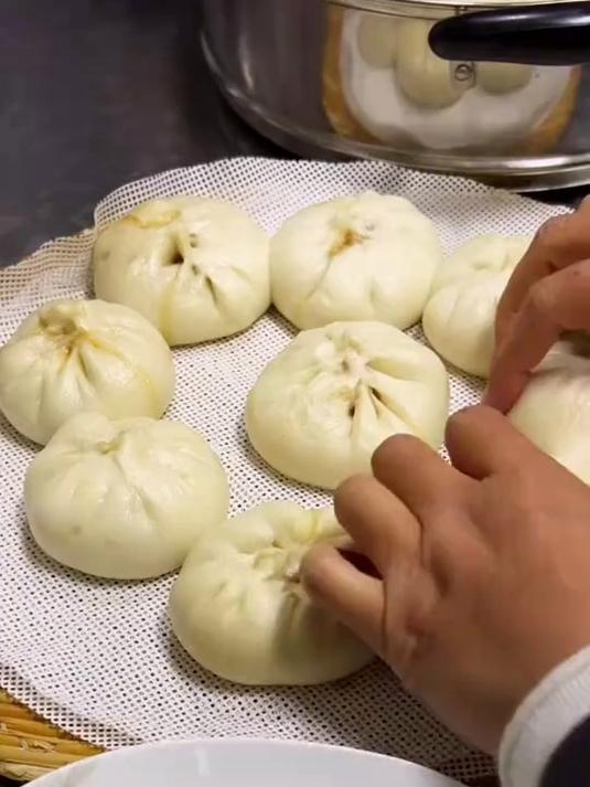 包子铺里孩子们喜欢的奥尔良鸡肉小蒸包来了,喜欢的赶紧试试吧