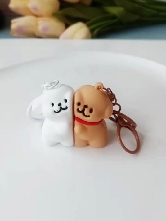 瞅瞅呀～小狗贴贴卡通挂饰,新款线条超萌,磁吸钥匙扣咋挂都靓!