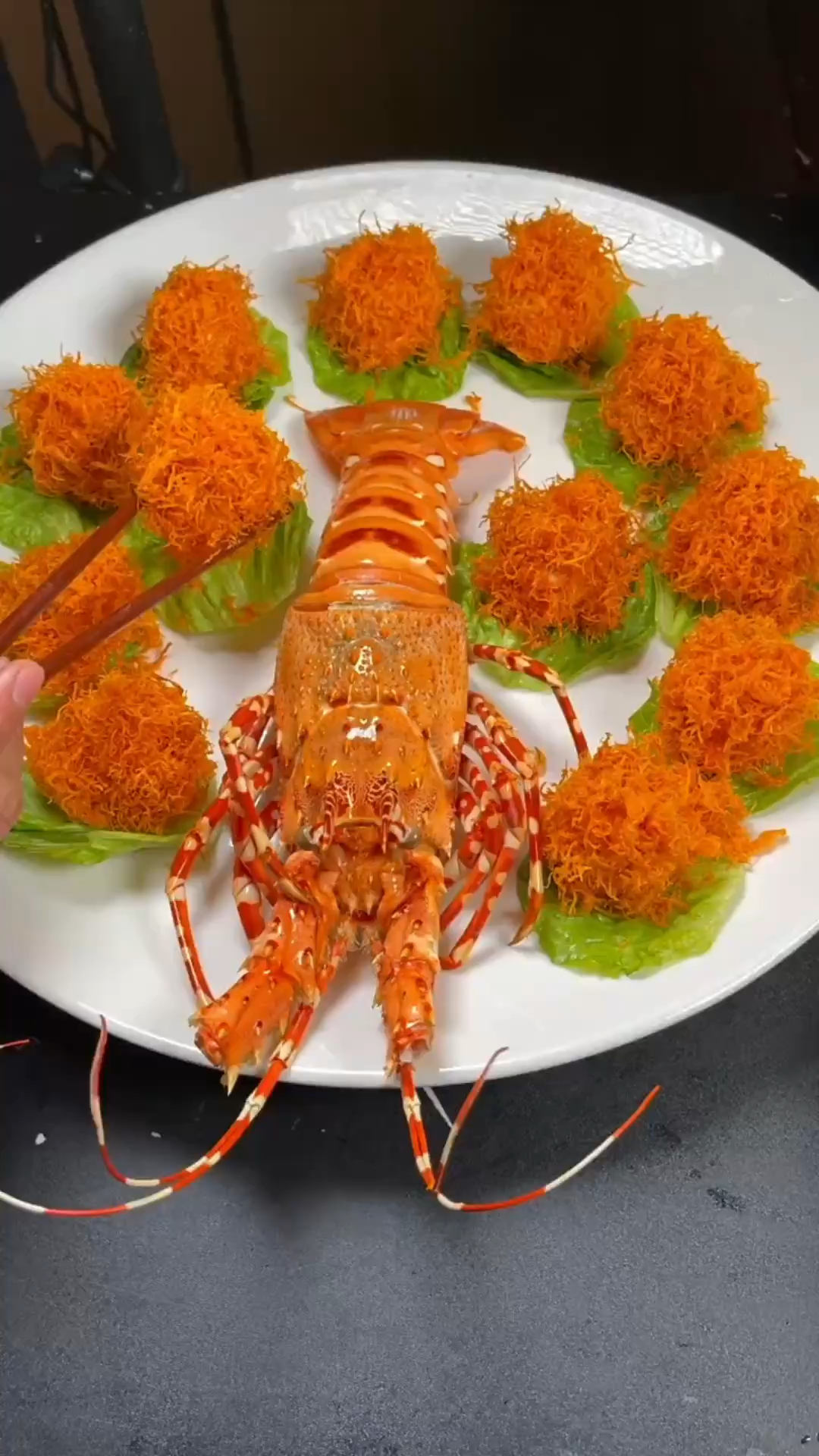 年夜饭第七道菜金丝虾球