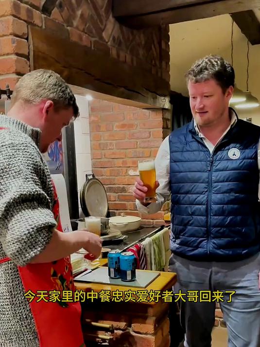 中餐忠实爱好者大哥回来了!全家大吃红烧肉、宫保鸡丁!