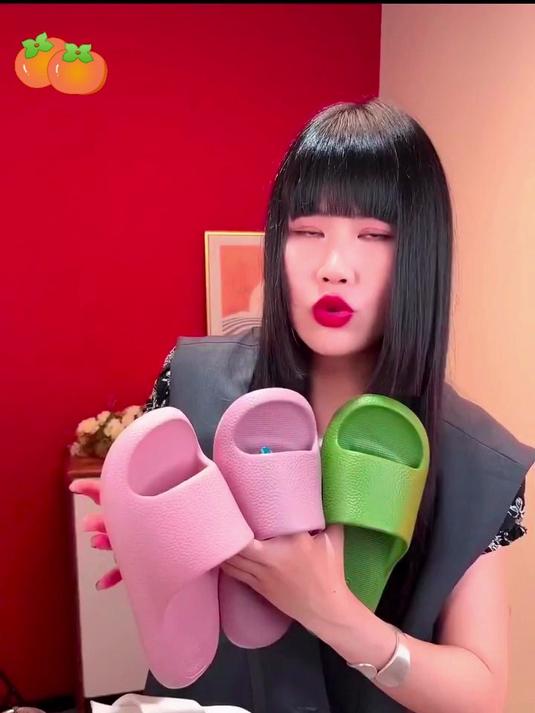 「厚底松糕拖鞋 外穿时尚 增高显瘦 ins 风运动凉拖」