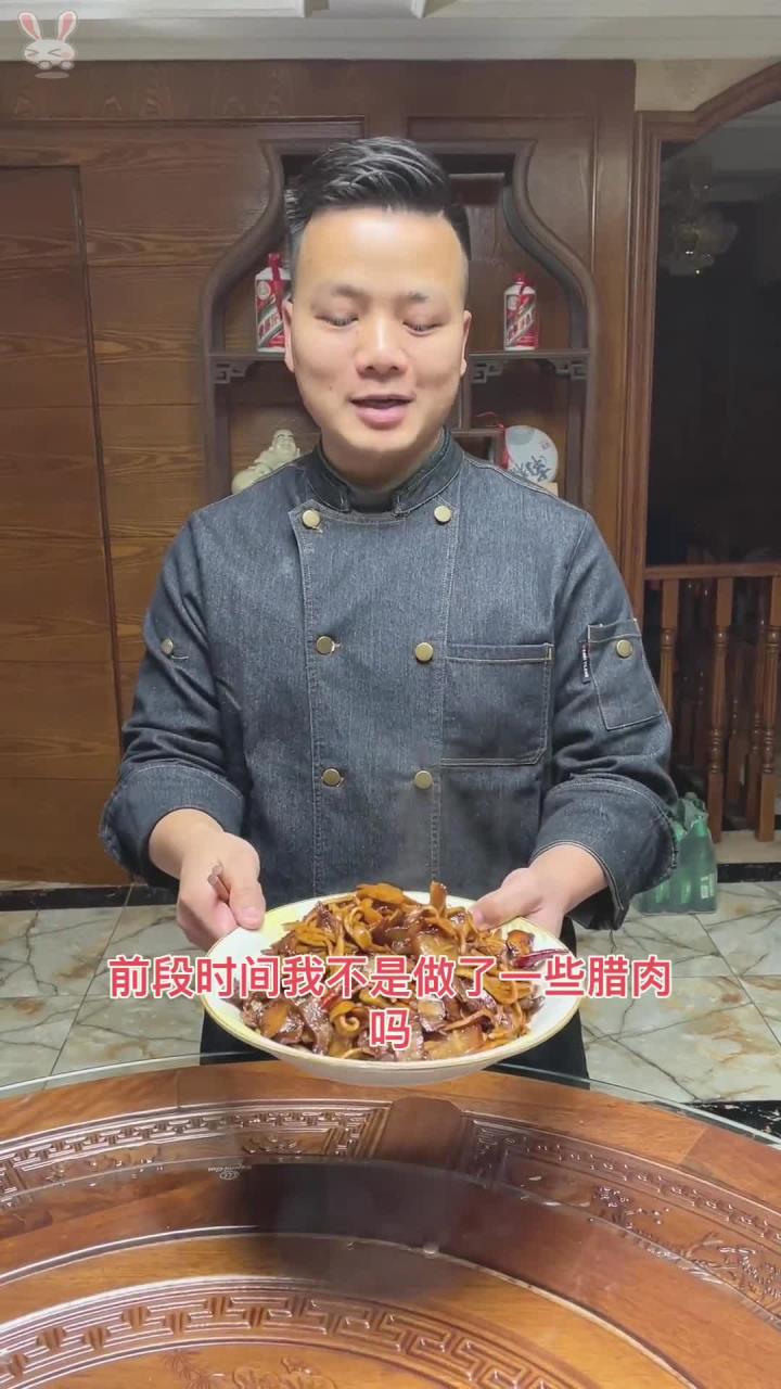 前段时间做了一些腊肉,今天我就拿出来炒笋干,太好吃了