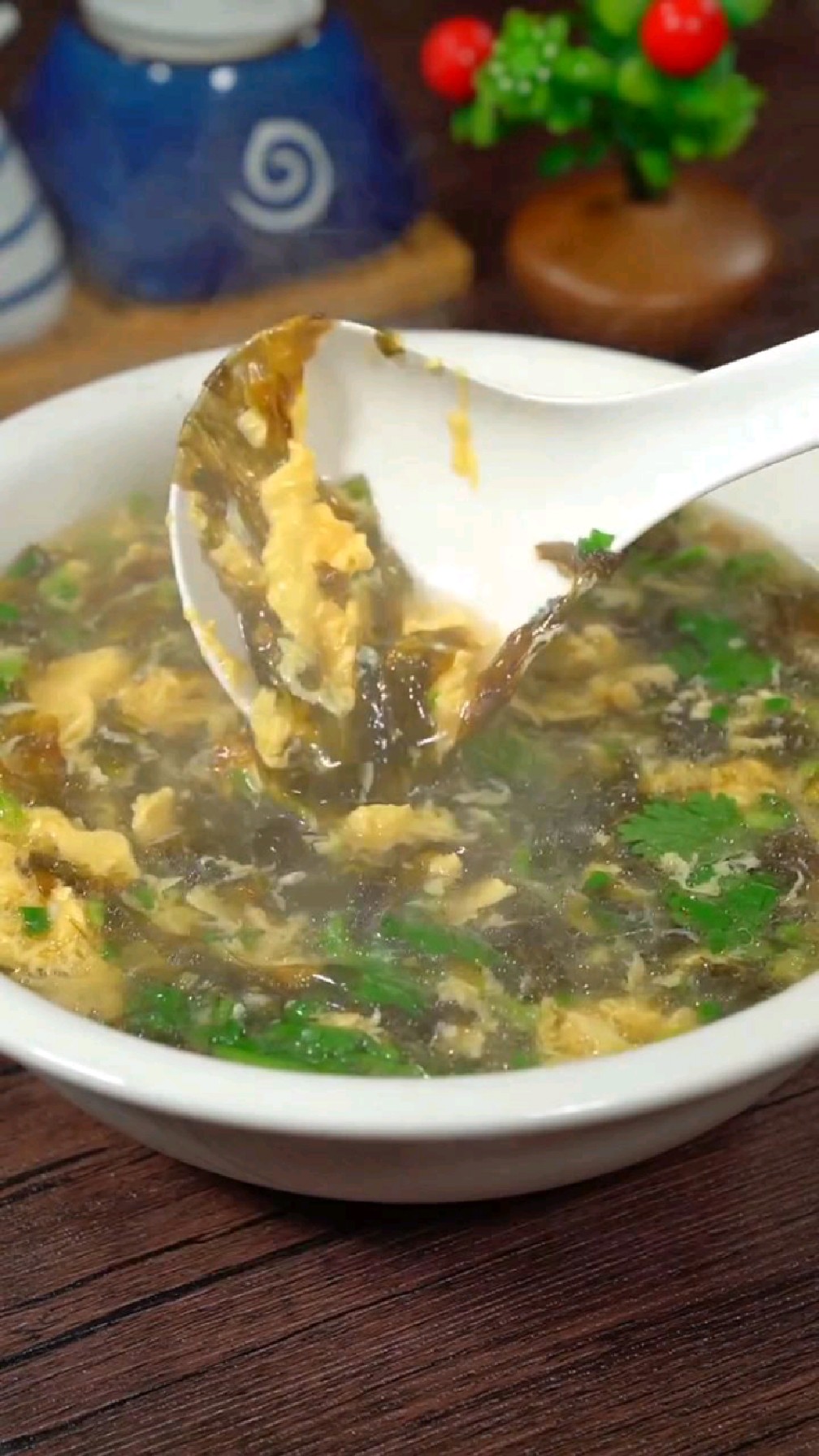 在家像我这样做紫菜蛋花汤,鸡蛋不老不散花还不腥,赶紧试试吧