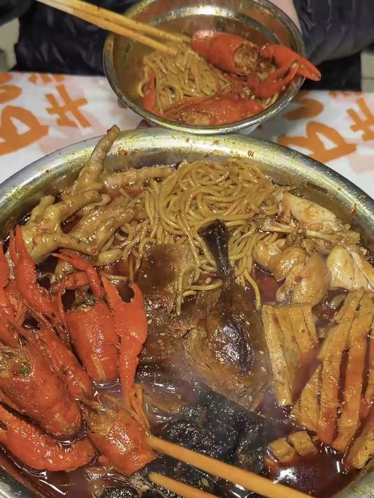 拜见！长沙臭豆腐！酱板鸭！小龙虾！鸡爪！兰花干！大王！