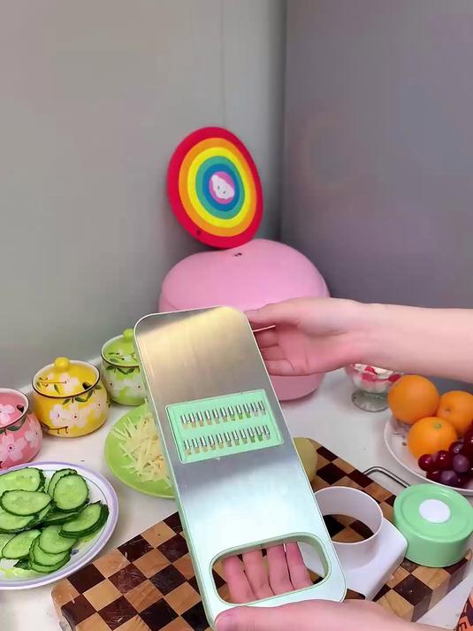 厨房切菜神器不伤手擦丝切片刨丝器多功能家用土豆丝护手插菜板！