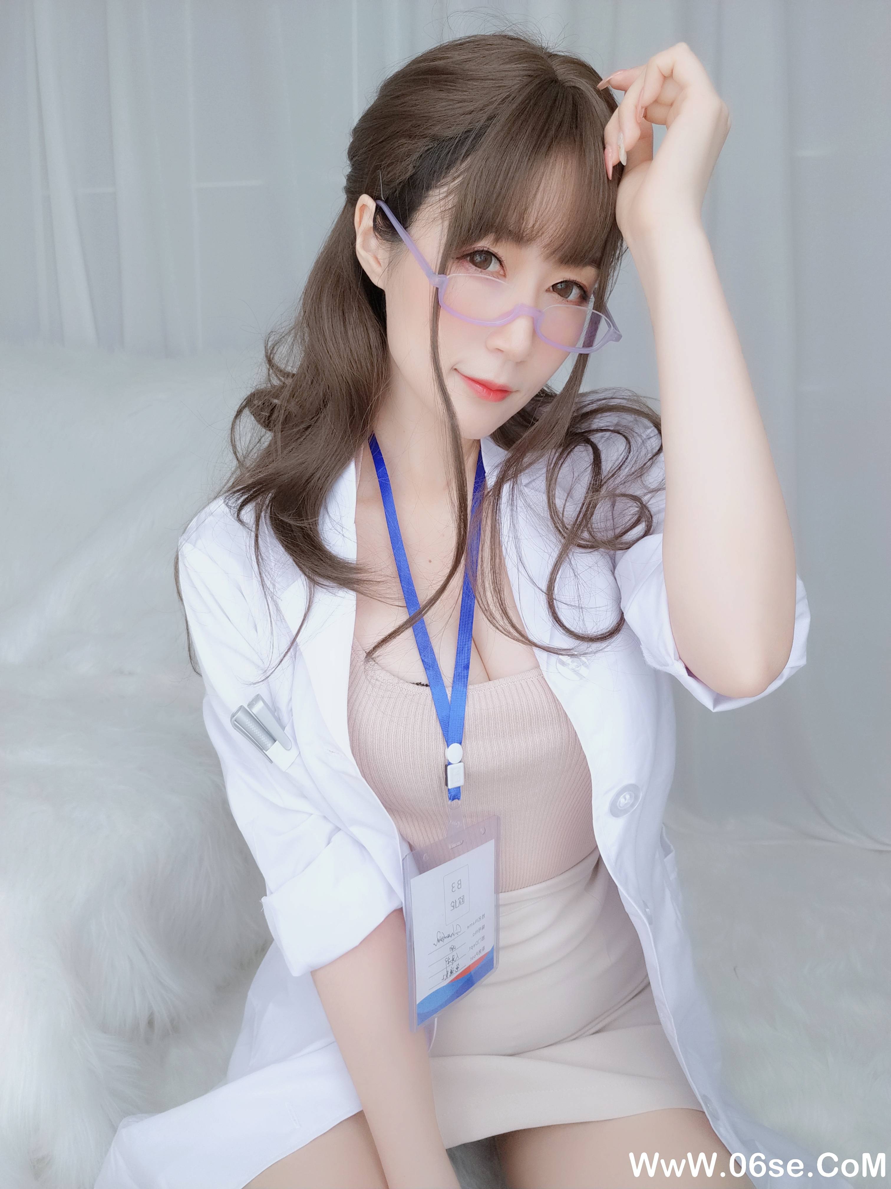 图片[104]-Coser小姐姐白银 NO.060 – 私人医生[159P+6V1.03G]-六色网