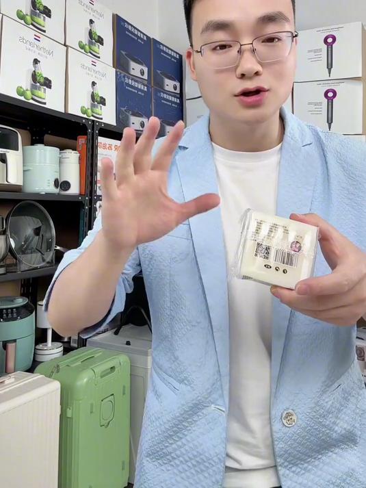 洗衣服很干净的大公鸡洗衣皂，进口配方，而且越洗越柔软