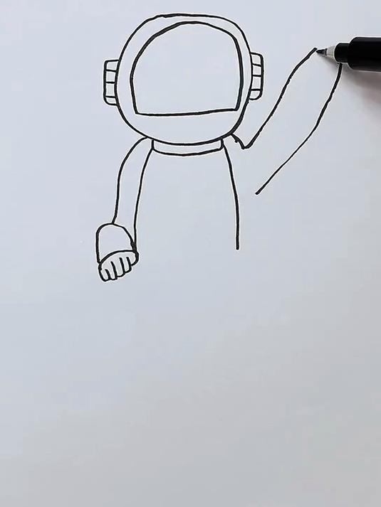 爸爸妈妈分别画的太空人,谁画的更好看呢