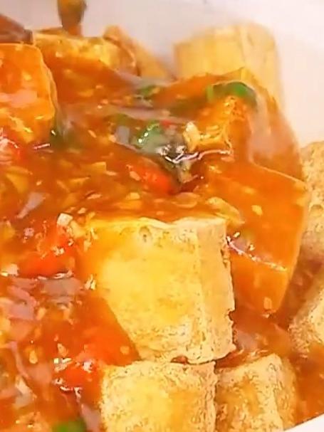 这是饭店里桌桌必点的经典美食浇汁豆腐,外焦里嫩,口口爆汁,做法简单,好吃还下饭#家常菜##