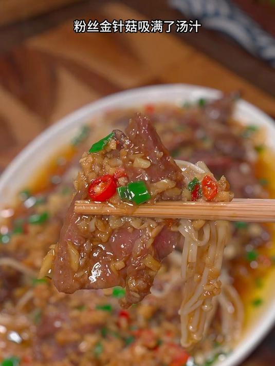 孩子放假在家很辛苦，每次我都会给他做这个蒜蓉粉丝蒸牛肉