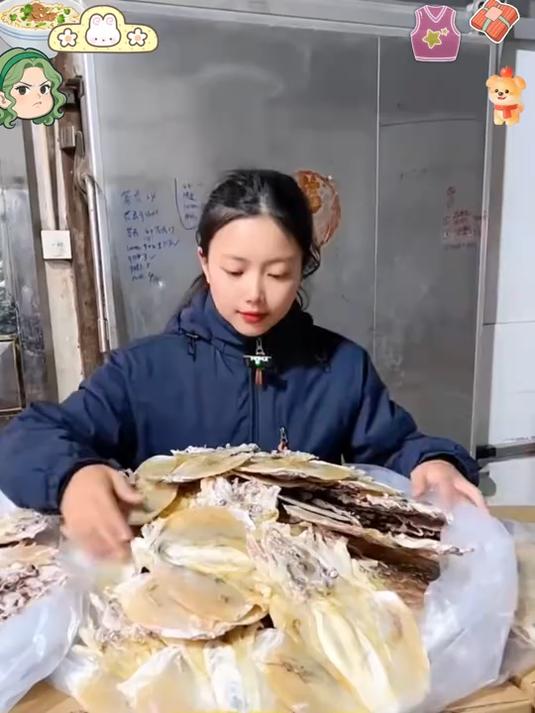 深海墨鱼干肉质紧实,泡发简单,煲汤炖肉鲜味儿十足