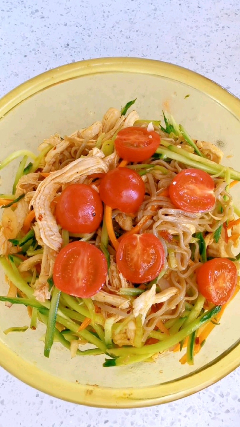鸡胸肉丝凉拌面