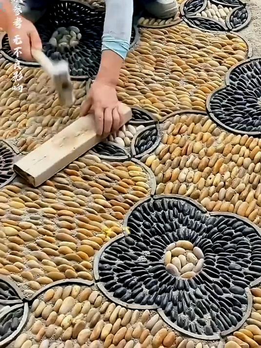 你见过用鹅卵石铺设的地砖吗，简直太漂亮了