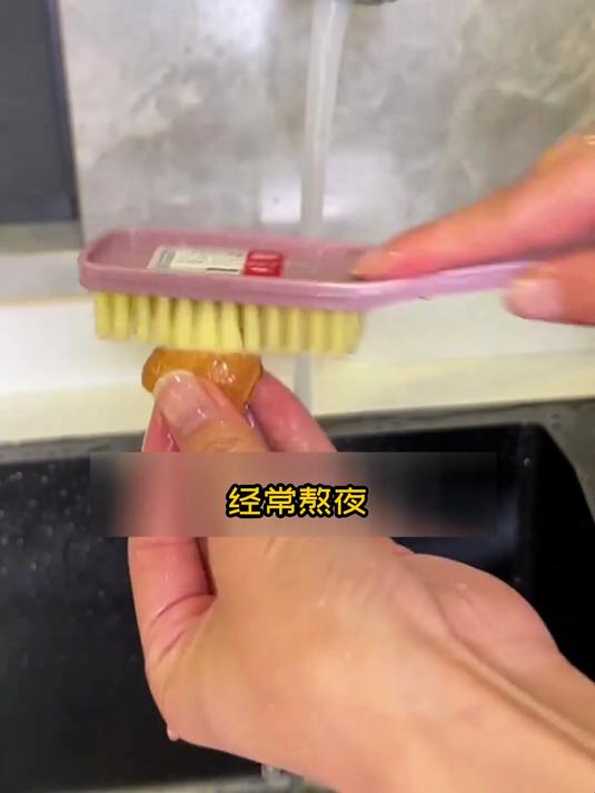 脾胃弱必试!核桃壳煮鸡蛋,这道汤温和不刺激