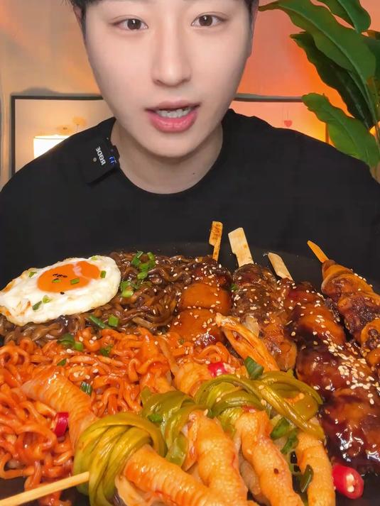 深夜的爆辣水煮肉片和盖饭超香