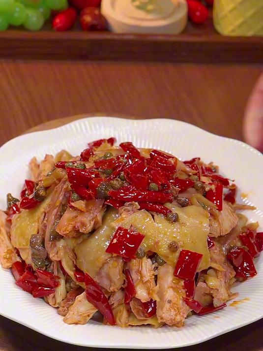 整只椒麻鸡切盘端桌!皮 Q 肉紧不柴口,微麻不烧喉
