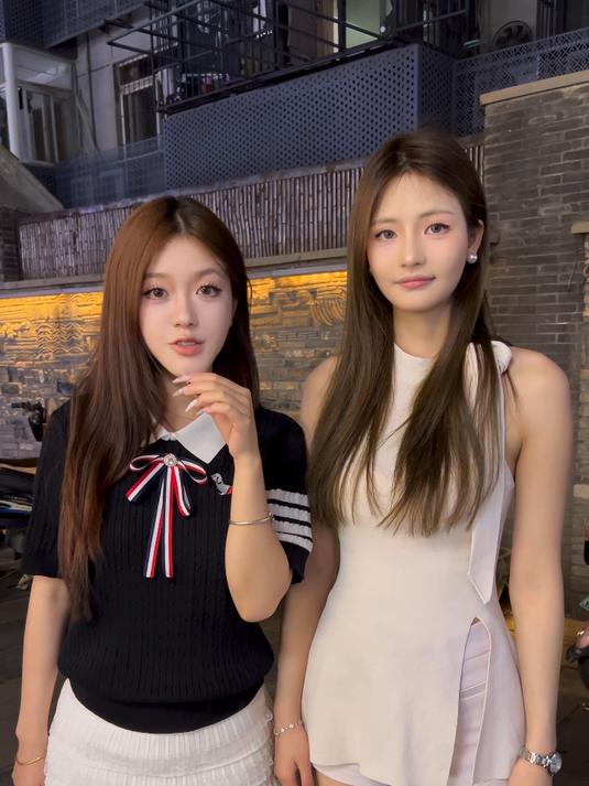 挠女生脚我是专业的