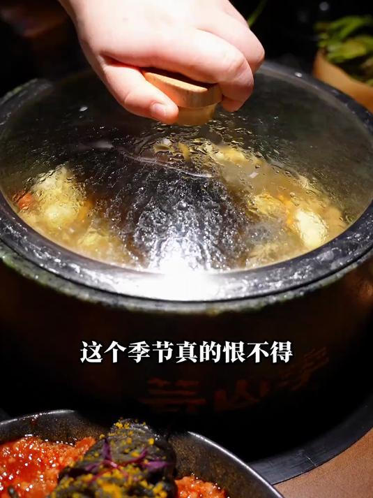 冬天恨不得天天吃火锅，野生菌鸡汤锅很滋补 不仅吃了暖暖鲜火锅
