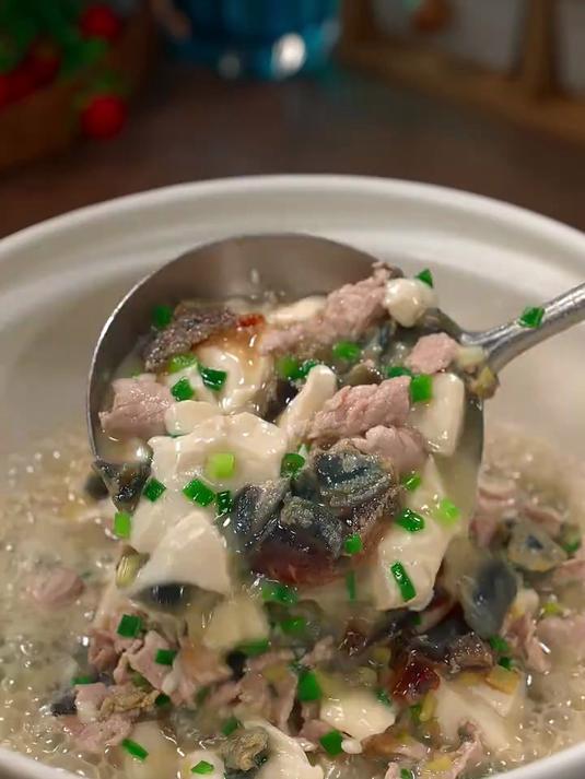 鲜美的皮蛋豆腐瘦肉汤，喝上一碗暖乎乎炒级香