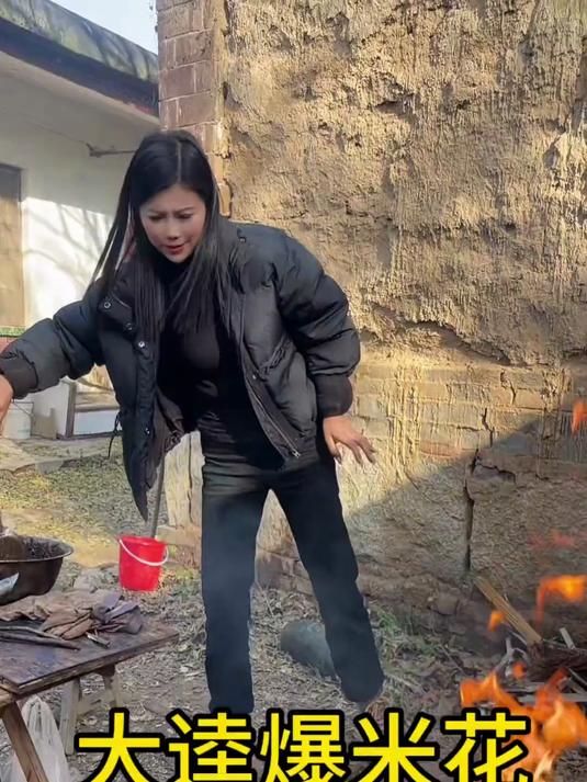 给闺蜜做爆米花,棒子捂了仍开炸,黑锅成品超解馋!