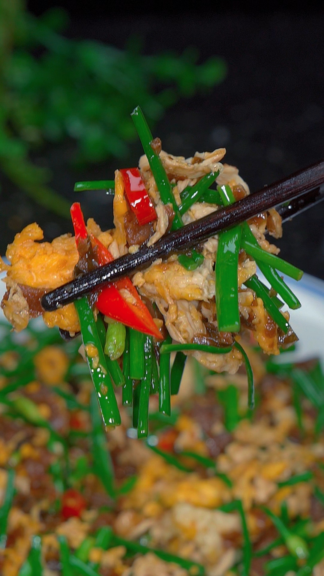 韭菜花炒鸡蛋的家常做法