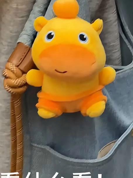 正版书包挂饰!多爱水豚噜噜毛绒钥匙扣学生挂件超爱