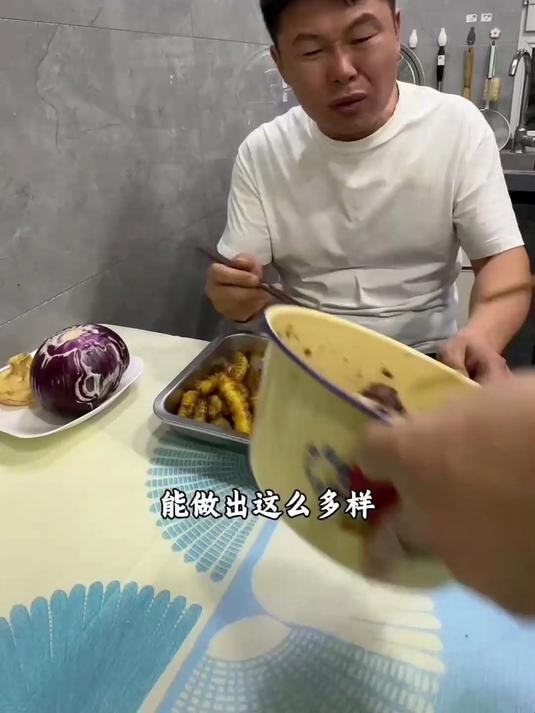 辣白菜炒土豆片 酸菜炖刀鱼 又是一顿美味的折萝 剩菜剩饭的美味