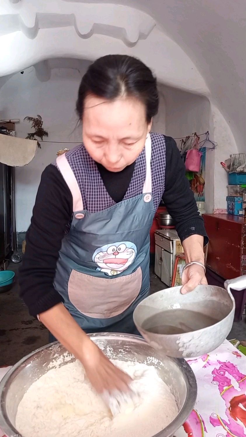 农家烩黄菜配豆面河捞，味儿美