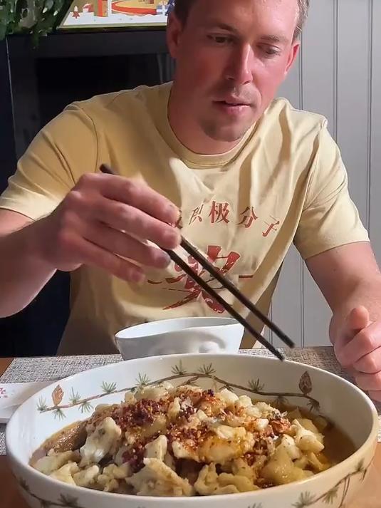 院里的沙棘结太多了,我自己摸索着做了这道家常沙棘酸汤鱼