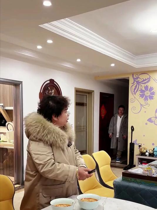 奶奶的爱心早餐总剩着，孩子却想自己买着吃