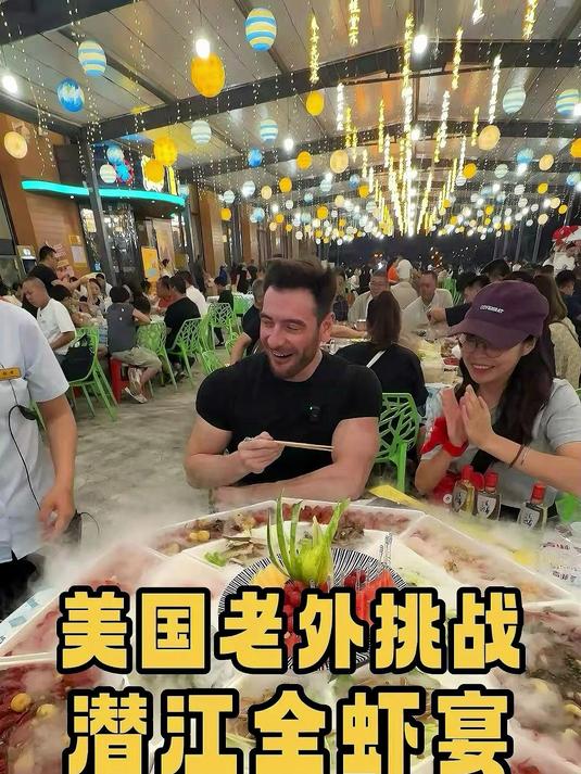 我挑战疯炫10人份全虾宴，龙虾当主食吃到饱