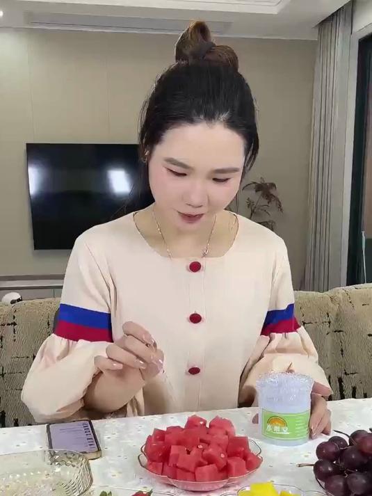200 支 1 盒装!竹节纹加厚透明水果叉,蛋糕沙拉野餐一勺搞定