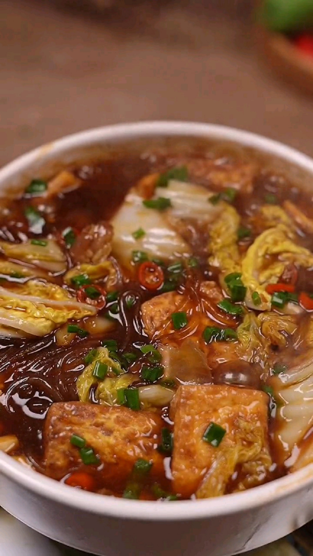下雪啦,一起来炖热乎乎的白菜豆腐粉丝煲吧!