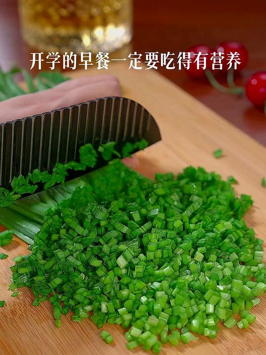 做道简单的韭菜鸡蛋薄饼,孩子特别喜欢吃,搭配一