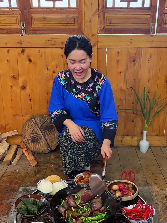 #农家烟熏腊肉# #农村美食# #农村生活# #腊肉小王子#