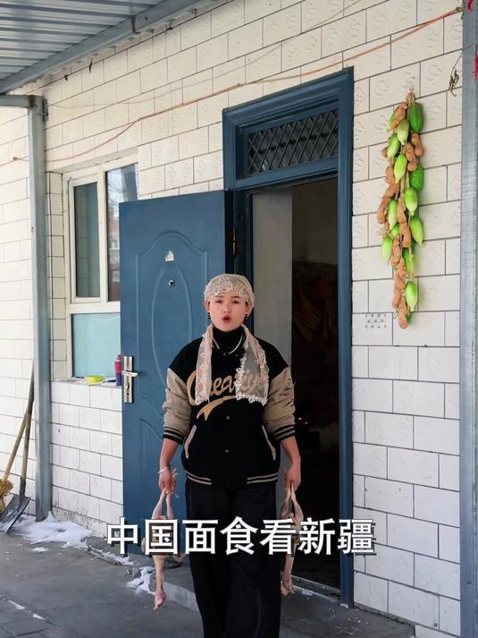 新疆人吃的面食多豪横?在家做椒麻鸡拌面,麻辣鲜香根本停不下来
