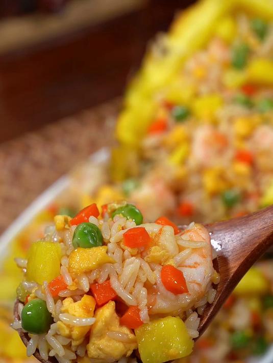 超好吃的菠萝虾仁炒饭,酸酸甜甜