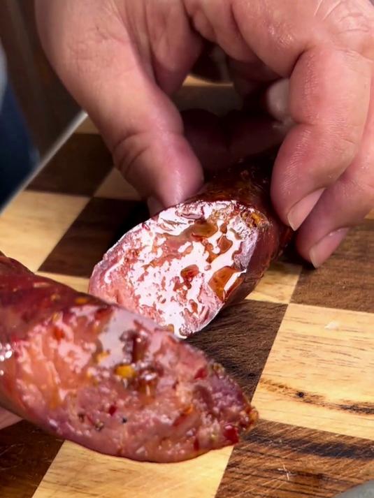 肉香浓郁！川味腊肠麻辣够味，空口吃都停不下