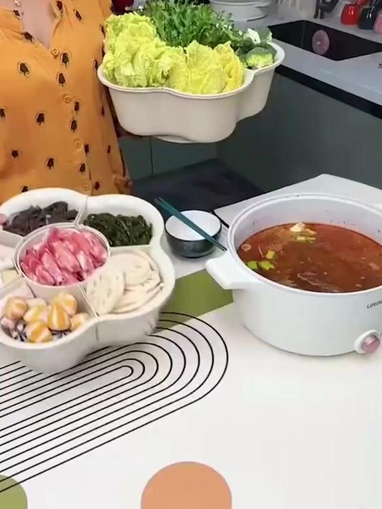 火锅聚餐省心秘诀！旋转拼盘一菜盘全容纳，轻松又高效