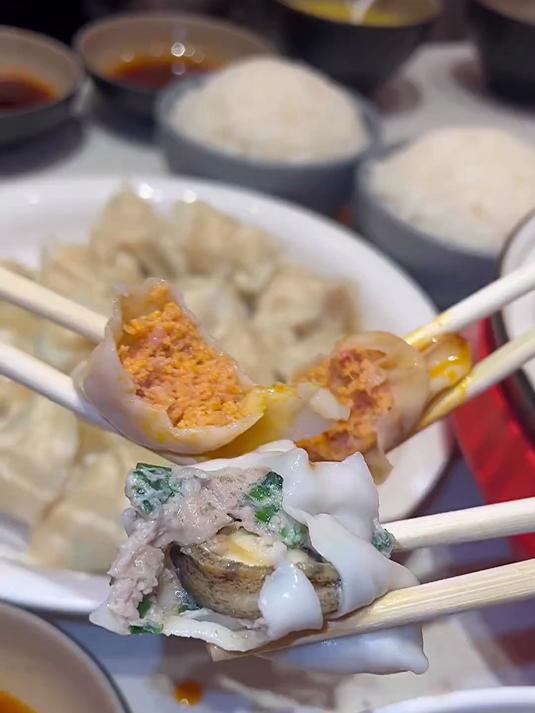 来大连吃海鲜饺子吧,小鲍鱼给你整个放,鲜掉眉毛